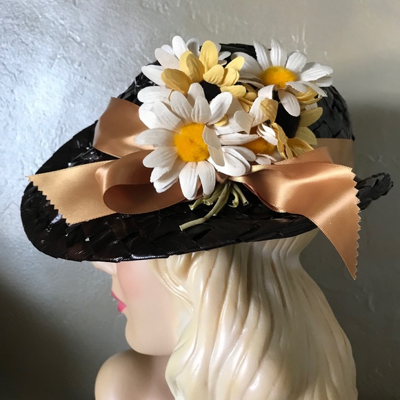 SWEET 1950s\' BROWN RAFFIA FEDORA WITH A GOLD FABRIC BAND AND FABRIC DAISIES main image 8